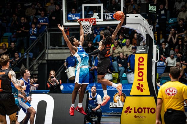 10 01 2026, xhfmx, Basketball easyCredit BBL Bundesliga, Frankfurt Skyliners NINERS Chemnitz v l Nahiem Alleyne Skyliners Frankfurt , Kevin Yebo Niners Chemnitz DFL DFB REGULATIONS PROHIBIT ANY USE OF PHOTOGRAPHS as IMAGE SEQUENCES and or QUASI VIDEO Frankfurt am Main