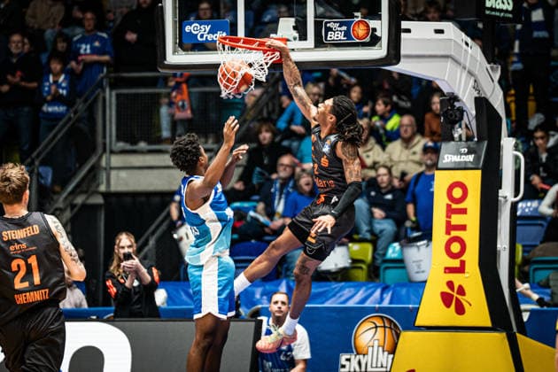 10 01 2026, xhfmx, Basketball easyCredit BBL Bundesliga, Frankfurt Skyliners NINERS Chemnitz v l Nahiem Alleyne Skyliners Frankfurt , Kevin Yebo Niners Chemnitz DFL DFB REGULATIONS PROHIBIT ANY USE OF PHOTOGRAPHS as IMAGE SEQUENCES and or QUASI VIDEO Frankfurt am Main