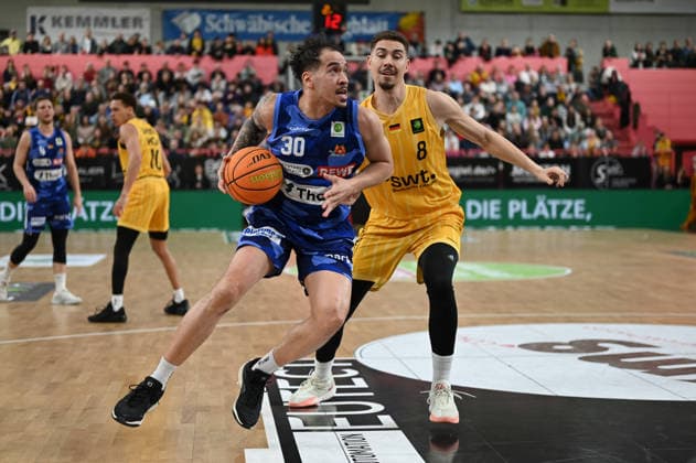Jeffrey Carroll Phoenix Hagen, 30 vs Felix Edwardsson Tigers Tuebingen, 08 GER, Tigers Tuebingen vs Phoenix Hagen, Basketball, Men, Pro A, 2 Barmer Basketball Bundesliga, Season 2025 2026, 10 01 2026 GER, Tigers Tuebingen vs Phoenix Hagen, Basketball, Men, Pro A, 2 Barmer Basketball Bundesliga, Season 2025 2026, 10 01 2026 Tuebingen Copyright: xEibner-Pressefoto NicolasxWoernx EP_NWN