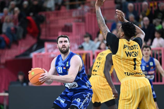 Tim Uhlemann Phoenix Hagen, 21 vs Bernard Pelote III Tigers Tuebingen, 01 GER, Tigers Tuebingen vs Phoenix Hagen, Basketball, Men, Pro A, 2 Barmer Basketball Bundesliga, Season 2025 2026, 10 01 2026 GER, Tigers Tuebingen vs Phoenix Hagen, Basketball, Men, Pro A, 2 Barmer Basketball Bundesliga, Season 2025 2026, 10 01 2026 Tuebingen Copyright: xEibner-Pressefoto NicolasxWoernx EP_NWN