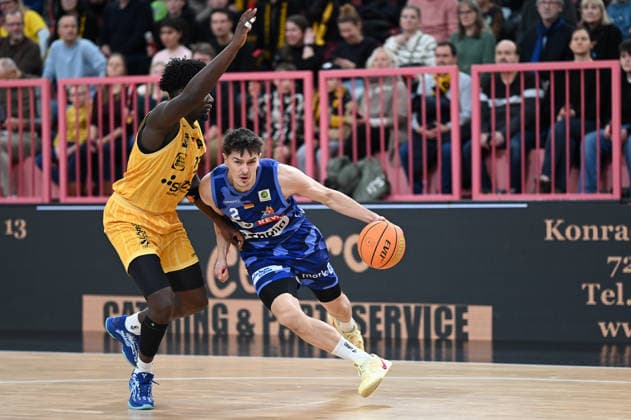 Melkisedek Moreaux Tigers Tuebingen, 23 vs Dennis Nawrocki Phoenix Hagen, 02 GER, Tigers Tuebingen vs Phoenix Hagen, Basketball, Men, Pro A, 2 Barmer Basketball Bundesliga, Season 2025 2026, 10 01 2026 GER, Tigers Tuebingen vs Phoenix Hagen, Basketball, Men, Pro A, 2 Barmer Basketball Bundesliga, Season 2025 2026, 10 01 2026 Tuebingen Copyright: xEibner-Pressefoto NicolasxWoernx EP_NWN