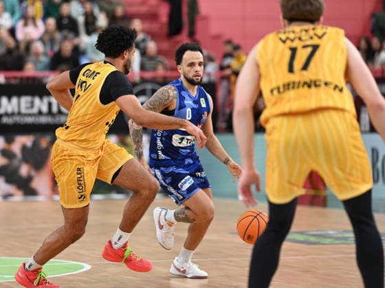 Marcus Graves Phoenix Hagen, 00 vs Miles Tention Tigers Tuebingen, 03 and Lukas Milner Tigers Tuebingen, 17 GER, Tigers Tuebingen vs Phoenix Hagen, Basketball, Men, Pro A, 2 Barmer Basketball Bundesliga, Season 2025 2026, 10 01 2026 GER, Tigers Tuebingen vs Phoenix Hagen, Basketball, Men, Pro A, 2 Barmer Basketball Bundesliga, Season 2025 2026, 10 01 2026 Tuebingen Copyright: xEibner-Pressefoto NicolasxWoernx EP_NWN