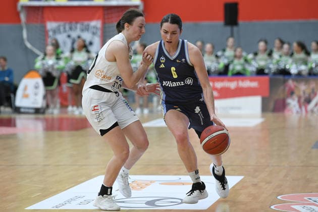 Basketball Women 1 Bundesliga 14 Matchday Herne TC Alba Berlin on 10 01 2026 in the H2K Arena in Herne Alice Recanati Herne , left Tessa Stammberger Berlin , right xRx