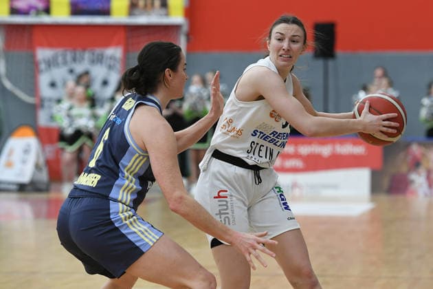 Basketball Women 1 Bundesliga 14 Matchday Herne TC Alba Berlin on 10 01 2026 in the H2K Arena in Herne Tessa Stammberger Berlin , left Alice Recanati Herne , right xRx