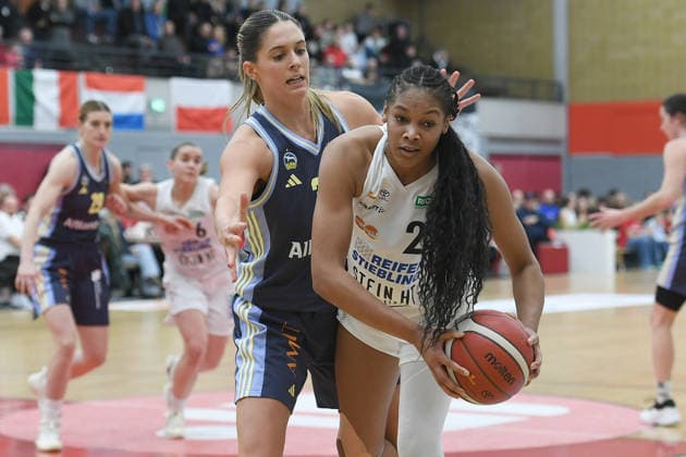 Basketball Women 1 Bundesliga 14 Matchday Herne TC Alba Berlin on 10 01 2026 at the H2K Arena in Herne Makiyah Keshaye Allen Williams Herne , front Emily Kiser Berlin , back xRx