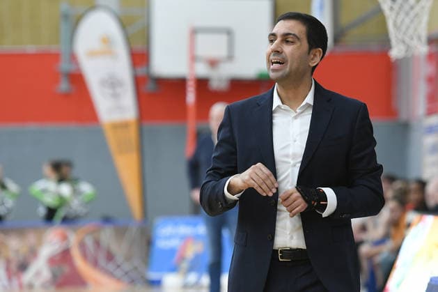 Basketball Women 1 Bundesliga 14 Matchday Herne TC Alba Berlin on 10 01 2026 at the H2K Arena in Herne Cristo Cabrera Coach Head Coach Berlin xRx
