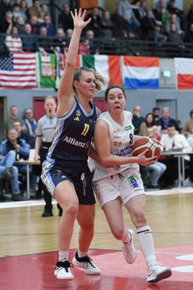 Basketball Women 1 Bundesliga 14 Matchday Herne TC Alba Berlin on 10 01 2026 at the H2K Arena in Herne Nina Rosemeyer Berlin , left Kim Luisa Franze Herne , right xRx