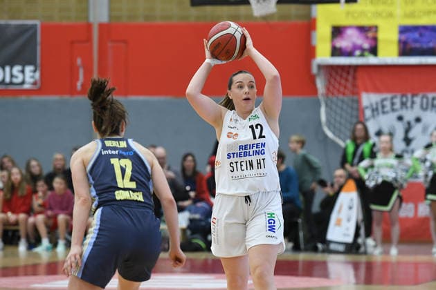 Basketball Women 1 Bundesliga 14 Matchday Herne TC Alba Berlin on 10 01 2026 in the H2K Arena in Herne Lena Gohlisch Berlin , front Mariana Mathes da Silva Pereira Herne , back xRx