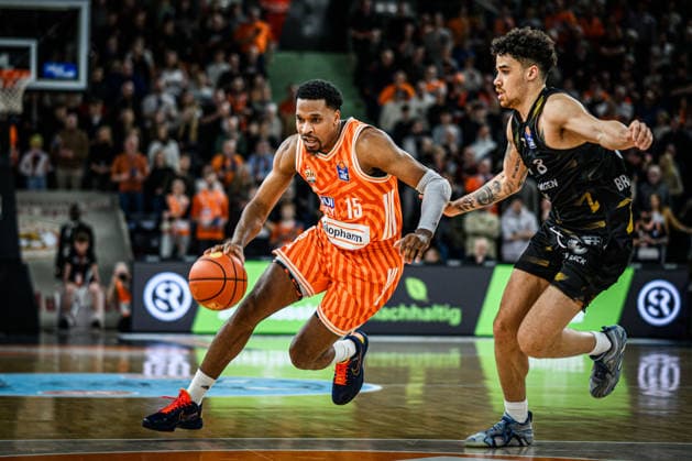 Neu Ulm, Germany, 10 01 26 Justin Simon ratiopharm ulm and Joshua Obiesie Basketball Loewen Braunschweig in a duel during the Basketball Bundesliga match between ratiopharm ulm vs Basketball Loewen Braunschweig at ratiopharm Arena on January 10, 2026 in Neu Ulm, Germany Photo by Harry Langer DeFodi Images ratiopharm Arena, Germany, 10 01 26 Justin Simon ratiopharm ulm and Joshua Obiesie Basketball Loewen Braunschweig battle for the ball during the Basketball Bundesliga match between ratiopharm ulm vs Basketball Loewen Braunschweig at Neu Ulm on January 10, 2026 in ratiopharm Arena, Germany Photo by Harry Langer DeFodi Images Photo by Harry Langer DeFodi Images