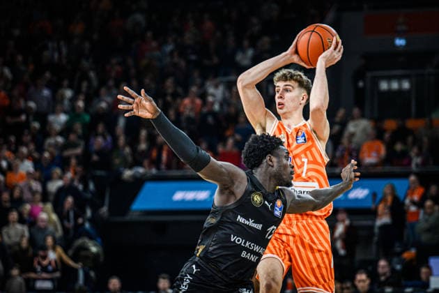 Neu Ulm, Germany, 10 01 26 Barra Njie Basketball Loewen Braunschweig and Tobias Jensen ratiopharm ulm in a duel during the Basketball Bundesliga match between ratiopharm ulm vs Basketball Loewen Braunschweig at ratiopharm Arena on January 10, 2026 in Neu Ulm, Germany Photo by Harry Langer DeFodi Images ratiopharm Arena, Germany, 10 01 26 Barra Njie Basketball Loewen Braunschweig and Tobias Jensen ratiopharm ulm battle for the ball during the Basketball Bundesliga match between ratiopharm ulm vs Basketball Loewen Braunschweig at Neu Ulm on January 10, 2026 in ratiopharm Arena, Germany Photo by Harry Langer DeFodi Images Photo by Harry Langer DeFodi Images
