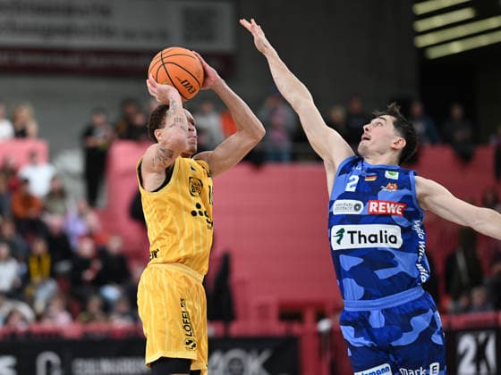 Isaiah Sanders Tigers Tuebingen, 10 vs Dennis Nawrocki Phoenix Hagen, 02 GER, Tigers Tuebingen vs Phoenix Hagen, Basketball, Men, Pro A, 2 Barmer Basketball Bundesliga, Season 2025 2026, 10 01 2026 GER, Tigers Tuebingen vs Phoenix Hagen, Basketball, Men, Pro A, 2 Barmer Basketball Bundesliga, Season 2025 2026, 10 01 2026 Tuebingen Copyright: xEibner-Pressefoto NicolasxWoernx EP_NWN
