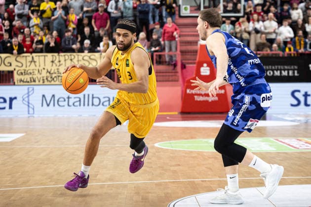 Phoenix Hagen Artland Dragons, Herren, 2 Bundesliga, Barmer 2 Basketball Bundesliga, pro A, 17 Spieltag, Spielzeit 2025 2026, 10 01 2026 Miles Tention Tigers Tuebingen, 03 auf dem Weg zum Korb