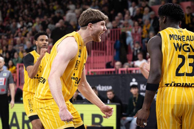 Phoenix Hagen Artland Dragons, Herren, 2 Bundesliga, Barmer 2 Basketball Bundesliga, pro A, 17 Spieltag, Spielzeit 2025 2026, 10 01 2026 Lukas Milner Tigers Tuebingen, 17 cheers to Melkisedek Moreaux Tigers Tuebingen, 23