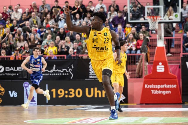 Phoenix Hagen Artland Dragons, Herren, 2 Bundesliga, Barmer 2 Basketball Bundesliga, pro A, 17 Spieltag, Spielzeit 2025 2026, 10 01 2026 Melkisedek Moreaux Tigers Tuebingen, 23 jubilates after a basket