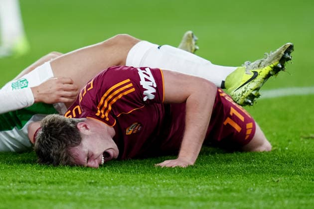AS Roma v US Sassuolo - Serie A Enilive Evan Ferguson of AS Roma lies down injured during the Serie A Enilive match between AS Roma and US Sassuolo at Stadio Olimpico on January 10, 2026 in Rome, Italy. Rome Stadio Olimpico Lazio Italy Copyright: xGiuseppexMaffiax 260110SERIEA_Roma-Sassuolo_GM_09704