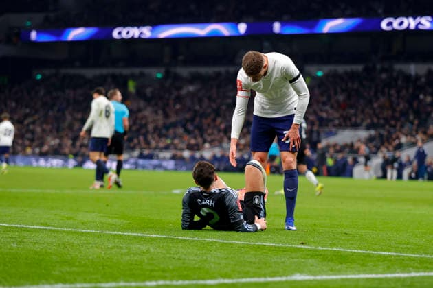 Tottenham Hotspur v Aston Villa, London, UK - 10 Jan 2026 Matty Cash of Aston Villa goes down with an injury during the FA Cup 3rd round match between Tottenham and Aston Villa at the Tottenham Hotspur Stadium, Tottenham, London on 10 January 2026. London Tottenham Hotspur Stadium London GBR Copyright: xTomxCusden PPAUKx PPA-239798