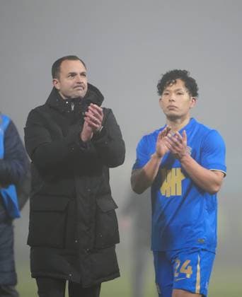 Birmingham City manager Chris Davies applauds the away fans at fulltime after his team s victory Cambridge United v Birmingham City, Emirates FA Cup, Third Round, Football, Cledara Abbey Stadium, Cambridge, UK - 10 Jan 2026Cambridge Cledara Abbey Stadium United Kingdom EDITORIAL USE ONLY No use with unauthorised audio, video, data, fixture lists, club league logos or live services. Online in-match use limited to 120 images, no video emulation. No use in betting, games or single club league player publications.  Copyright: xJedxLeicester Shutterstockx 16246307aj