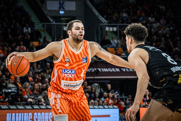 Neu Ulm, Germany, 10 01 26 Christopher Ledlum ratiopharm ulm and Joshua Obiesie Basketball Loewen Braunschweig in a duel during the Basketball Bundesliga match between ratiopharm ulm vs Basketball Loewen Braunschweig at ratiopharm Arena on January 10, 2026 in Neu Ulm, Germany Photo by Harry Langer DeFodi Images ratiopharm Arena, Germany, 10 01 26 Christopher Ledlum ratiopharm ulm and Joshua Obiesie Basketball Loewen Braunschweig battle for the ball during the Basketball Bundesliga match between ratiopharm ulm vs Basketball Loewen Braunschweig at Neu Ulm on January 10, 2026 in ratiopharm Arena, Germany Photo by Harry Langer DeFodi Images Photo by Harry Langer DeFodi Images