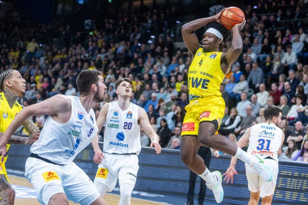 Oldenburg, Lower Saxony, DEU, 10 01 2026, Brian Fobbs EWE Baskets Oldenburg EWE Baskets Oldenburg vs Syntainics MBC Basketball 1 Basketball Bundesliga Season 2025 2026, Matchday 15, Grosse EWE Arena EWE Baskets Oldenburg vs Syntainics MBC