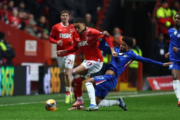 Miles Leaburn of Charlton Athletic under pressure from Andrey Santos of Chelsea Charlton Athletic v Chelsea, Emirates FA Cup, Third Round, Football, The Valley, London, UK - 10 Jan 2026London The Valley United Kingdom EDITORIAL USE ONLY No use with unauthorised audio, video, data, fixture lists, club league logos or live services. Online in-match use limited to 120 images, no video emulation. No use in betting, games or single club league player publications.  Copyright: xSimonxDael Shutterstockx 16246325u