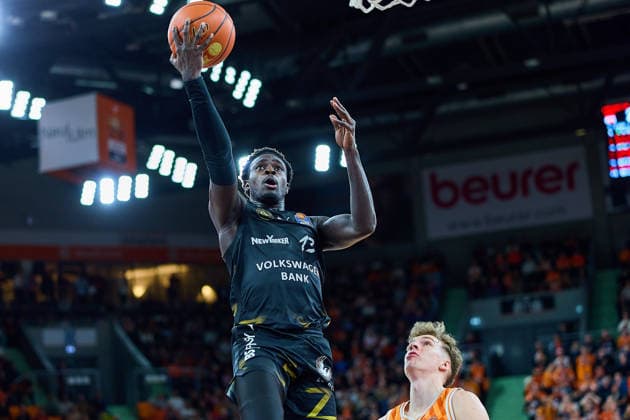 Basket Barra Njie Basketball Loewen Braunschweig, 13 , Tobias Jensen ratiopharm ulm, 07 watches GER, ratiopharm ulm vs Basketball Loewen Braunschweig, Basketball, Matchday 15, EasyCredit Bundesliga, Season 2025 2026, 10 01 2026 GER, ratiopharm ulm vs Basketball Loewen Braunschweig, Basketball, Matchday 15, EasyCredit Bundesliga, Season 2025 2026, 10 01 2026 New Ulm Copyright: xEibner-Pressefoto GeraldxOelze-dexStoppanyx EP_ODS