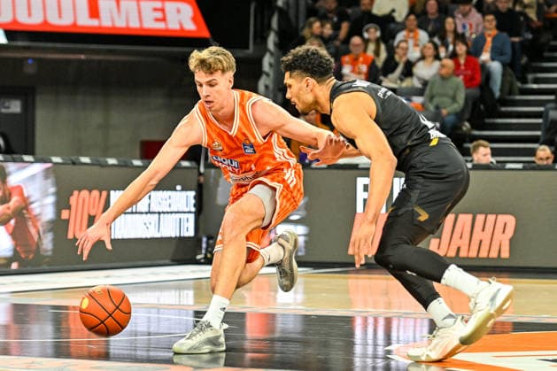 GER, BBL, ratiopharm Ulm vs Basketball Löwen Braunschweig 10 01 2026, ratiopharm arena, Neu Ulm, GER, BBL, ratiopharm Ulm vs Basketball Löwen Braunschweig, in the picture Tobias Brahe Jensen Ulm, 7 , Adrian Worthy Braunschweig, 0 nordphotoxGmbHx xHafner nph00200