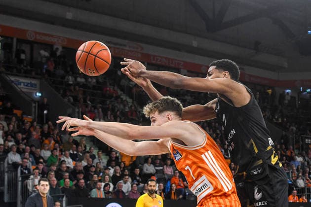 GER, BBL, ratiopharm Ulm vs Basketball Löwen Braunschweig 10 01 2026, ratiopharm arena, Neu Ulm, GER, BBL, ratiopharm Ulm vs Basketball Löwen Braunschweig, pictured Tobias Brahe Jensen Ulm, 7 , David N Guessan Braunschweig, 1 nordphotoxGmbHx xHafner nph00200