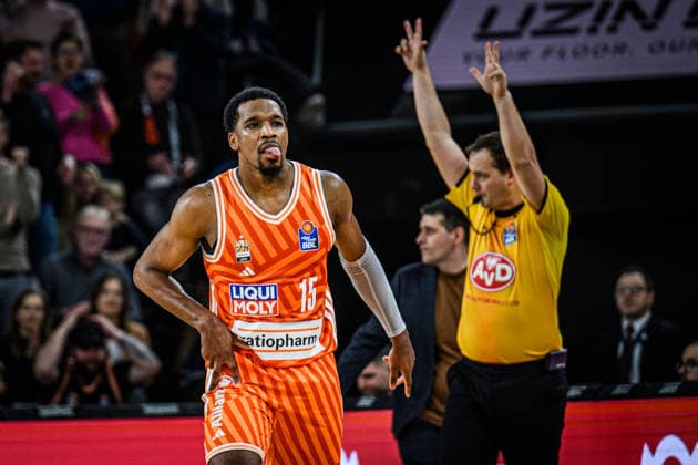 Neu Ulm, Germany, 10 01 26 Justin Simon ratiopharm ulm gestures, gestures, cheers during the Basketball Bundesliga match between ratiopharm ulm vs Basketball Loewen Braunschweig at ratiopharm Arena on January 10, 2026 in Neu Ulm, Germany Photo by Harry Langer DeFodi Images ratiopharm Arena, Germany, 10 01 26 Justin Simon ratiopharm ulm gestures during the Basketball Bundesliga match between ratiopharm ulm vs Basketball Loewen Braunschweig at Neu Ulm on January 10, 2026 in ratiopharm Arena, Germany Photo by Harry Langer DeFodi Images Photo by Harry Langer DeFodi Images