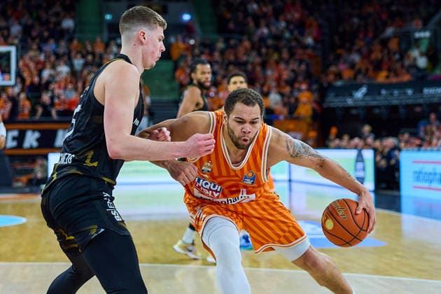 Philipp Hartwich Basketball Loewen Braunschweig, 15 , Christopher Ledlum ratiopharm ulm, 04 GER, ratiopharm ulm vs Basketball Loewen Braunschweig, Basketball, 15 Matchday, EasyCredit Bundesliga, Season 2025 2026, 10 01 2026 GER, ratiopharm ulm vs Basketball Loewen Braunschweig, Basketball, 15 Matchday, EasyCredit Bundesliga, Season 2025 2026, 10 01 2026 New Ulm Copyright: xEibner-Pressefoto GeraldxOelze-dexStoppanyx EP_ODS