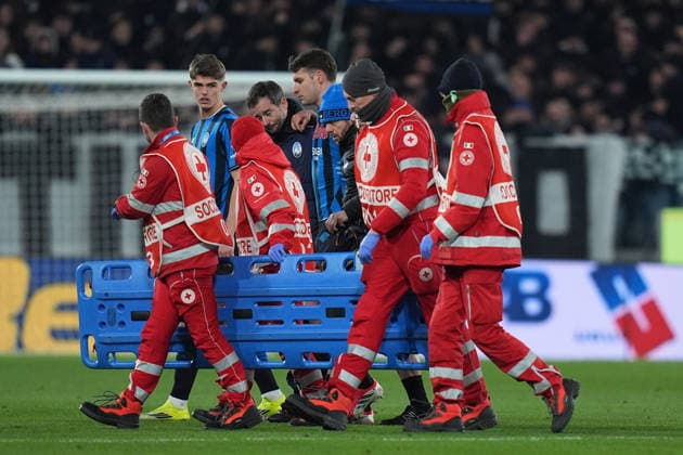 Atalanta™s Berat Djimsiti injured during the Serie A soccer match between Atalanta and Torino at the New Balance Stadium in Bergamo , north Italy - Saturday , January 10 , 2026. - Soccer .  Copyright: xSpada LaPressex