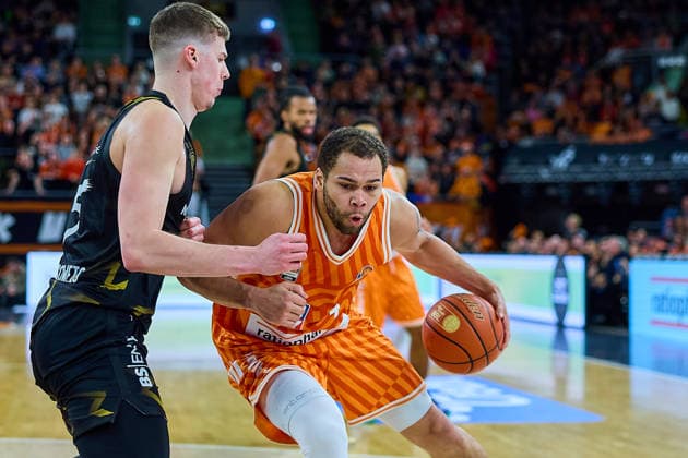Philipp Hartwich Basketball Loewen Braunschweig, 15 , Christopher Ledlum ratiopharm ulm, 04 GER, ratiopharm ulm vs Basketball Loewen Braunschweig, Basketball, 15 Matchday, EasyCredit Bundesliga, Season 2025 2026, 10 01 2026 GER, ratiopharm ulm vs Basketball Loewen Braunschweig, Basketball, 15 Matchday, EasyCredit Bundesliga, Season 2025 2026, 10 01 2026 New Ulm Copyright: xEibner-Pressefoto GeraldxOelze-dexStoppanyx EP_ODS