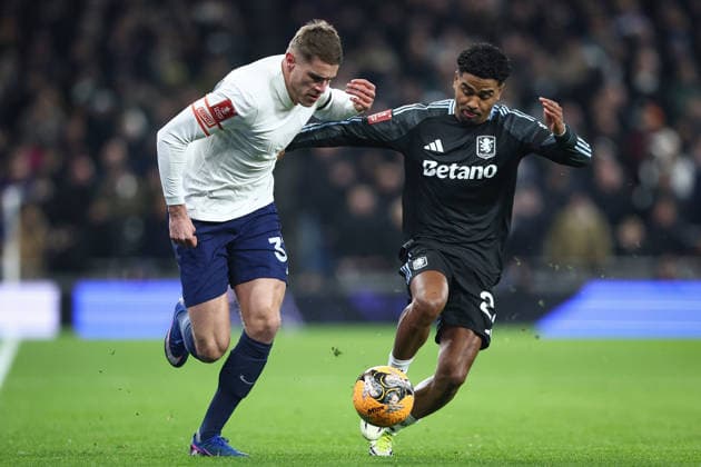 Tottenham Hotspur v Aston Villa, Emirates FA Cup Micky van de Ven of Tottenham Hotspur battles past Ian Maatsen of Aston Villa during the Tottenham Hotspur v Aston Villa Emirates FA Cup Third Round match at the Tottenham Hotspur Stadium, London, England on 10 January 2026 Credit: Ian Stephen Every Second Media Editorial use only. All images are copyright Every Second Media Limited. No images may be reproduced without prior permission. All rights reserved. Premier League and Football League images are subject to licensing agreements with Football DataCo Limited. see https: www.football-dataco.com Copyright: xIMAGO EveryxSecondxMediax ESM-1742-0066 IanxStephenx xEveryxSecondxMediax