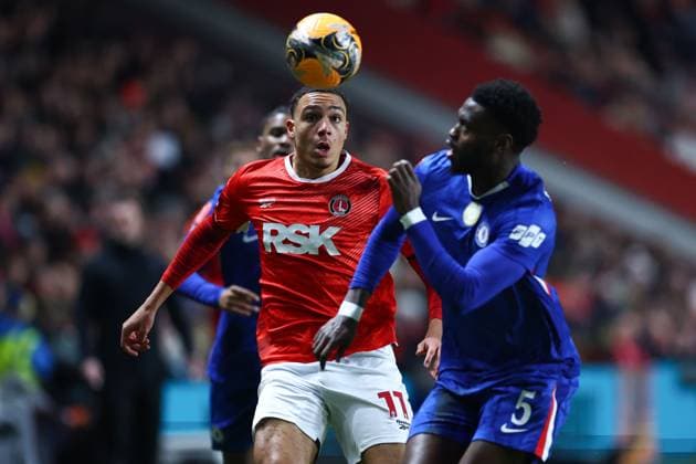 Miles Leaburn of Charlton Athletic and Benoit Badiashile of Chelsea battle for the ball Charlton Athletic v Chelsea, Emirates FA Cup, Third Round, Football, The Valley, London, UK - 10 Jan 2026London The Valley United Kingdom EDITORIAL USE ONLY No use with unauthorised audio, video, data, fixture lists, club league logos or live services. Online in-match use limited to 120 images, no video emulation. No use in betting, games or single club league player publications.  Copyright: xSimonxDael Shutterstockx 16246325ai