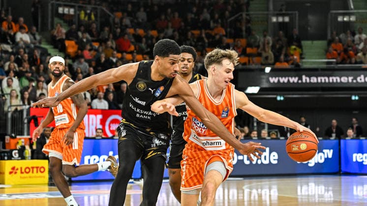 GER, BBL, ratiopharm Ulm vs Basketball Löwen Braunschweig 10 01 2026, ratiopharm arena, Neu Ulm, GER, BBL, ratiopharm Ulm vs Basketball Löwen Braunschweig, pictured David N Guessan Braunschweig, 1 , Tobias Brahe Jensen Ulm, 7 nordphotoxGmbHx xHafner nph00200