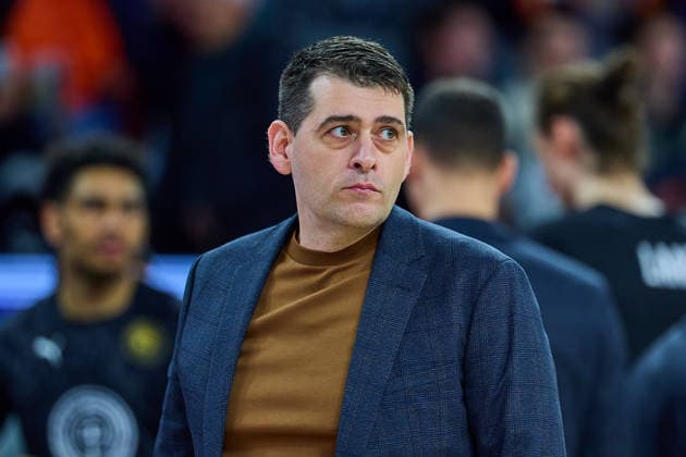 Portrait, Portraet, Freisteller von Kostas Papazoglou Basketball Loewen Braunschweig, Head Coach GER, ratiopharm ulm vs Basketball Loewen Braunschweig, Basketball, 15 Matchday, EasyCredit Bundesliga, Season 2025 2026, 10 01 2026 GER, ratiopharm ulm vs Basketball Loewen Braunschweig, Basketball, 15 Matchday, EasyCredit Bundesliga, Season 2025 2026, 10 01 2026 Neu Ulm Copyright: xEibner-Pressefoto GeraldxOelze-dexStoppanyx EP_ODS