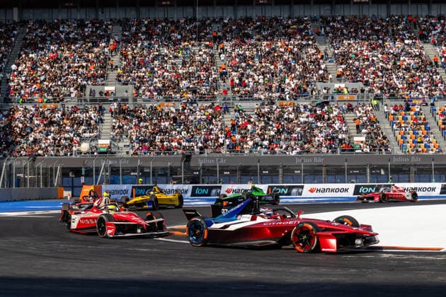 2025 FORMULA E MEXICO CITY ePRIX 37 CASSIDY Nick (nzl), Citroën Racing Formula E Team, Citroën, action 01 ROWLAND Oliver (gbr), Nissan Formula E Team, Nissan e-4ORCE 05, action during the the Mexico City Paulo ePrix, 2nd round of the 2025-26 ABB FIA Formula E World Championship, WM, Weltmeisterschaft on the Autodromo Hermanos Rodriguez from January 8 to 10, 2025 in Mexico City, Mexico - Mexico CityMexico Copyright: xDamienxDoumerguex