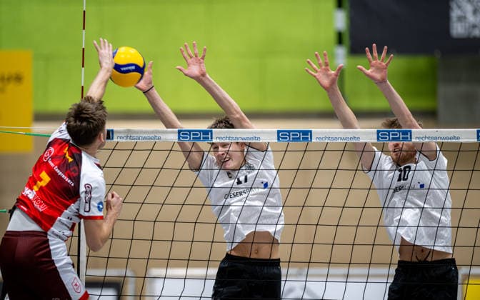 Volleyball, Season 2025 2026, 2 Bundesliga Nord, 10 01 2026, Matchday 14, Men, TuB Bocholt white vs Kieler TV red v l Bo Hansen Kieler TV , Hauke Lehmbrock TuB Bocholt , Tom Doerpinghaus TuB Bocholt , Bocholt Sporthalle West Nordrhein Westfalen Germany 260110_vb_tub-bocholt_kieler-tv_48121