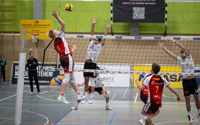 Volleyball, Season 2025 2026, 2 Bundesliga Nord, 10 01 2026, Matchday 14, Men, TuB Bocholt white vs Kieler TV red v l Matthis Brux Kieler TV , Lukas Salimi TuB Bocholt , Bocholt Sporthalle West Nordrhein Westfalen Germany 260110_vb_tub-bocholt_kieler-tv_48125