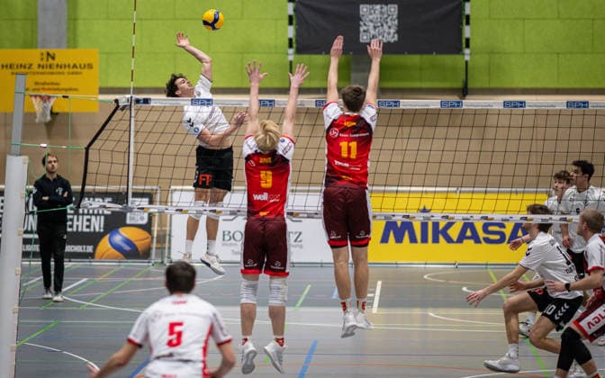 Volleyball, Season 2025 2026, 2 Bundesliga Nord, 10 01 2026, Matchday 14, Men, TuB Bocholt white vs Kieler TV red v l Joke Johannig TuB Bocholt , Matthis Brux Kieler TV , Josse Lange Kieler TV , Bocholt Sporthalle West Nordrhein Westfalen Germany 260110_vb_tub-bocholt_kieler-tv_48130