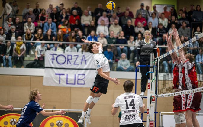 Volleyball, Season 2025 2026, 2 Bundesliga Nord, 10 01 2026, Matchday 14, Men, TuB Bocholt white vs Kieler TV red v l Tom Luca Schluse Libero TuB Bocholt , Joke Johannig TuB Bocholt , Bohdan Velychko TuB Bocholt , Erik Niederluecke Kieler TV , Rasmus Grewe Kieler TV , Bocholt Sporthalle West Nordrhein Westfalen Germany 260110_vb_tub-bocholt_kieler-tv_48151