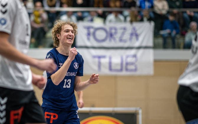 Volleyball, Season 2025 2026, 2 Bundesliga Nord, 10 01 2026, Matchday 14, Men, TuB Bocholt white vs Kieler TV red Tom Luca Schluse Libero TuB Bocholt , Bocholt Sporthalle West Nordrhein Westfalen Germany 260110_vb_tub-bocholt_kieler-tv_48156