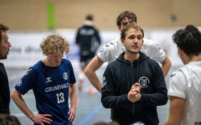 Volleyball, Season 2025 2026, 2 Bundesliga Nord, 10 01 2026, Matchday 14, Men, TuB Bocholt white vs Kieler TV red v l Nejc Zemljak Co Coach TuB Bocholt , Tom Luca Schluse Libero TuB Bocholt , Max Ole Luebbert Coach TuB Bocholt , Bohdan Velychko TuB Bocholt, Background , Lukas Salimi TuB Bocholt , Bocholt Sporthalle West Nordrhein Westfalen Germany 260110_vb_tub-bocholt_kieler-tv_48167