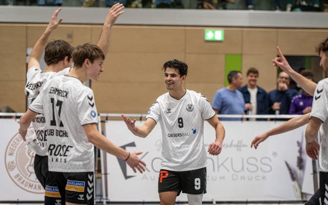 Volleyball, Season 2025 2026, 2 Bundesliga Nord, 10 01 2026, Matchday 14, Men, TuB Bocholt white vs Kieler TV red v l Bohdan Velychko TuB Bocholt , Hauke Lehmbrock TuB Bocholt , Lukas Salimi TuB Bocholt , Tom Doerpinghaus TuB Bocholt , Bocholt Sporthalle West Nordrhein Westfalen Germany 260110_vb_tub-bocholt_kieler-tv_48190
