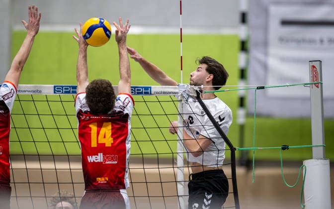 Volleyball, Season 2025 2026, 2 Bundesliga Nord, 10 01 2026, Matchday 14, Men, TuB Bocholt white vs Kieler TV red v l Til Krueger Kieler TV , Ben Stoverink TuB Bocholt , Bocholt Sporthalle West Nordrhein Westfalen Germany 260110_vb_tub-bocholt_kieler-tv_48198
