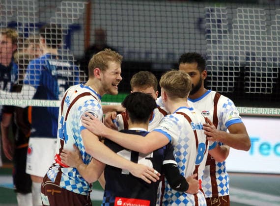 Herrsching happy about winning a point, He Volleyball, 1 BL, 25 26, WWK Herrschingvs VfB Frierichshafen, BMW Park, Munich, Copyright: WolfgangxFehrmann