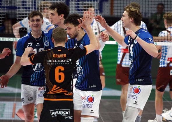 Friedrichshafens joy after winning a point, He Volleyball, 1 BL, 25 26, WWK Herrschingvs VfB Frierichshafen, BMW Park, Munich, Copyright: WolfgangxFehrmann
