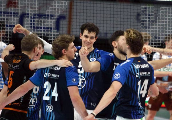 Friedrichshafener Freude über einen Punktgewinn, He Volleyball, 1 BL, 25 26, WWK Herrschingvs VfB Frierichshafen, BMW Park, Munich, Copyright: WolfgangxFehrmann