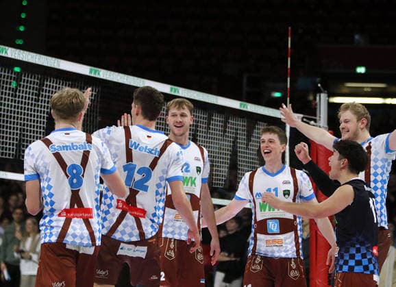 Hachinger Freude über einen Punktgewinn, He Volleyball, 1 BL, 25 26, WWK Herrschingvs VfB Frierichshafen, BMW Park, Munich, Copyright: WolfgangxFehrmann