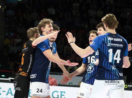 Friedrichshafener Freude über Punktgewinn, He Volleyball, 1 BL, 25 26, WWK Herrschingvs VfB Frierichshafen, BMW Park, Munich, Copyright: WolfgangxFehrmann