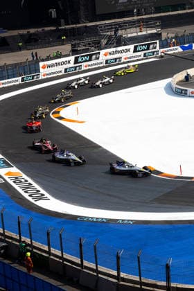 2025 FORMULA E MEXICO CITY ePRIX 51 MULLER Nico (swi), Porsche Formula E Team, Porsche 99X Electric, action 94 WEHRLEIN Pascal (ger), Porsche Formula E Team, Porsche 99X Electric, action during the the Mexico City Paulo ePrix, 2nd round of the 2025-26 ABB FIA Formula E World Championship, WM, Weltmeisterschaft on the Autodromo Hermanos Rodriguez from January 8 to 10, 2025 in Mexico City, Mexico - Mexico CityMexico Copyright: xDamienxDoumerguex